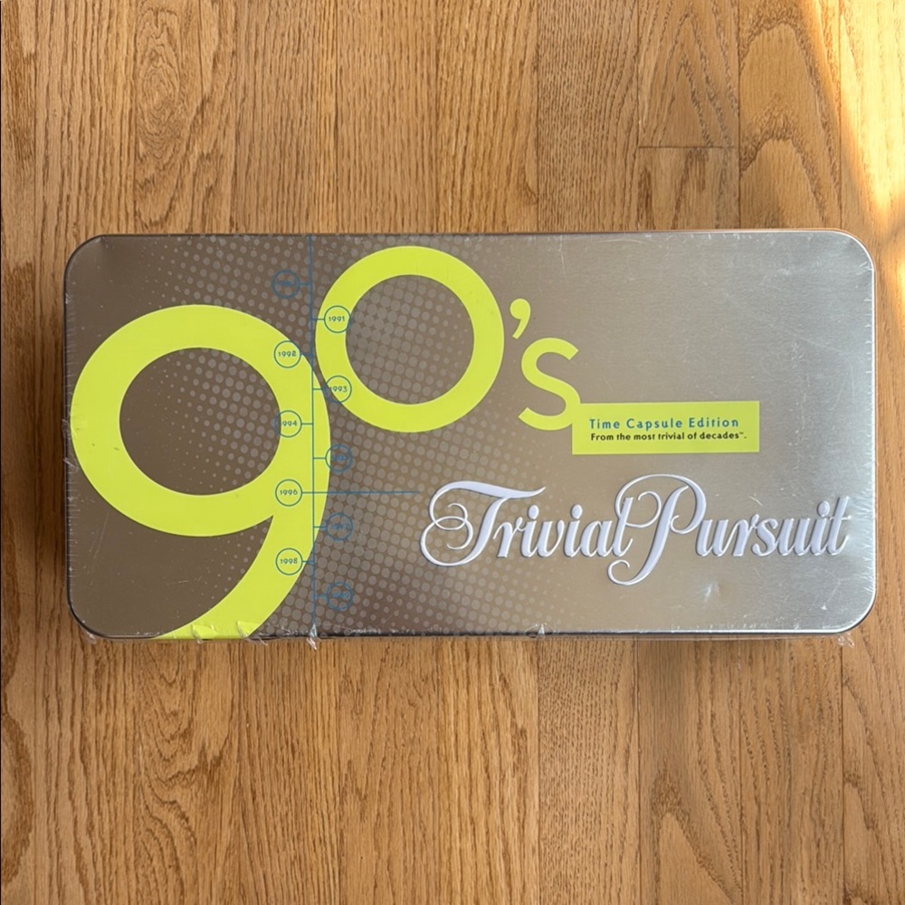 Trivial Pursuit 90's Time Capsule Edition Board Game - NEW   Factory sealed
